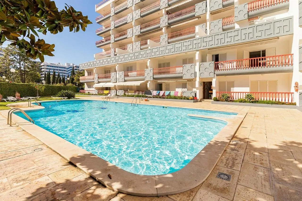Vilamoura Marina, Av Tivoli location
